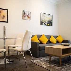 Beautifully Renovated -central Apartment