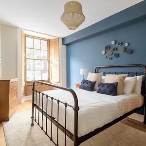 The Broughton St. Apartamento